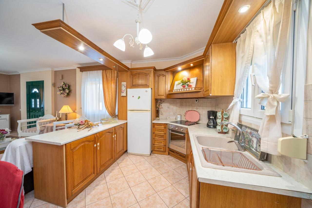 Artemis Superb 2 Bedroom Apartment 700 M Away From The Beach Миния Экстерьер фото