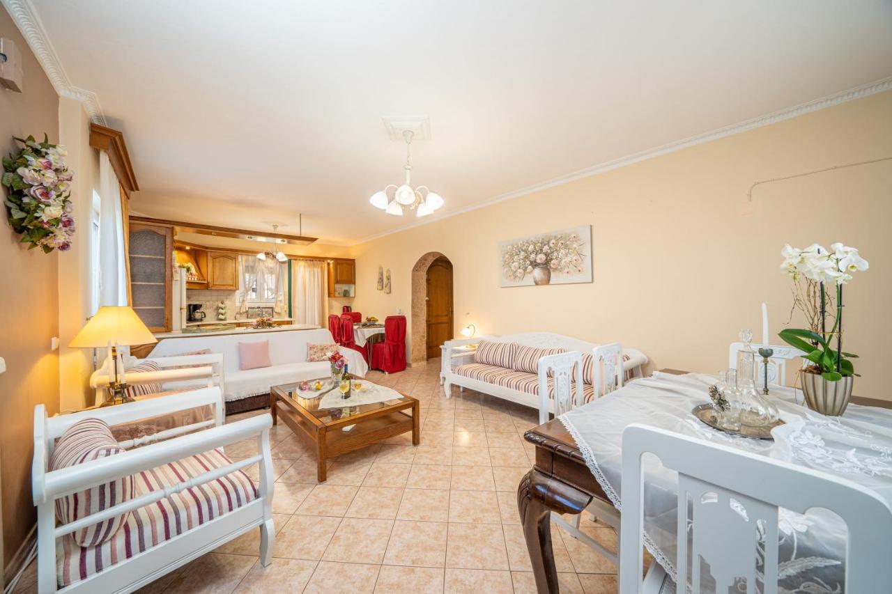 Artemis Superb 2 Bedroom Apartment 700 M Away From The Beach Миния Экстерьер фото