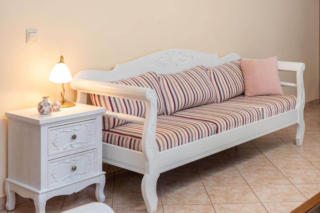 Artemis Superb 2 Bedroom Apartment 700 M Away From The Beach Миния Экстерьер фото