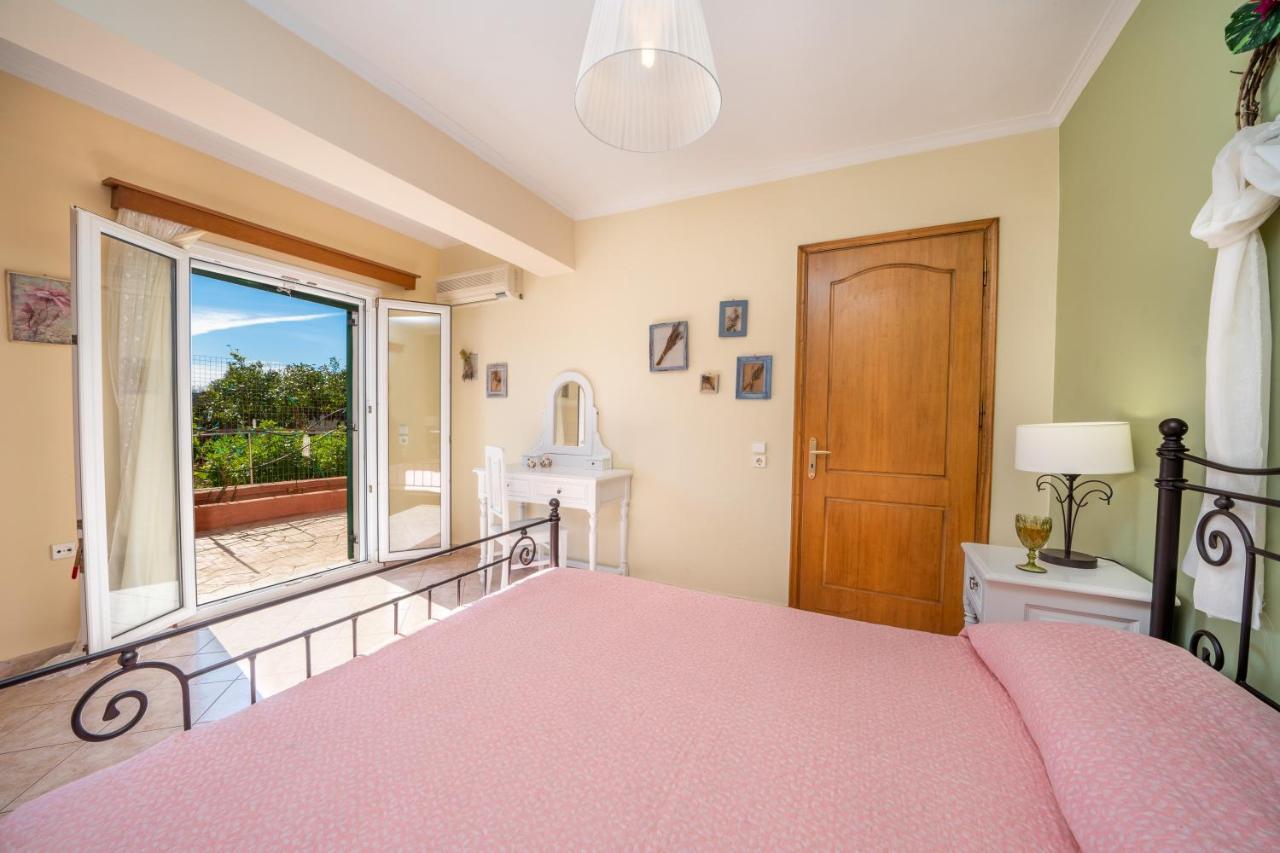 Artemis Superb 2 Bedroom Apartment 700 M Away From The Beach Миния Экстерьер фото