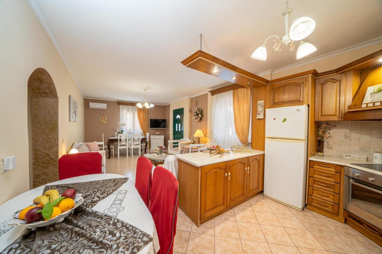 Artemis Superb 2 Bedroom Apartment 700 M Away From The Beach Миния Экстерьер фото