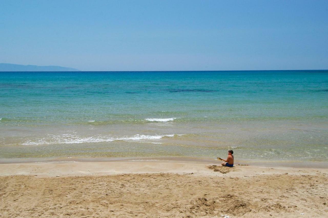 Artemis Superb 2 Bedroom Apartment 700 M Away From The Beach Миния Экстерьер фото